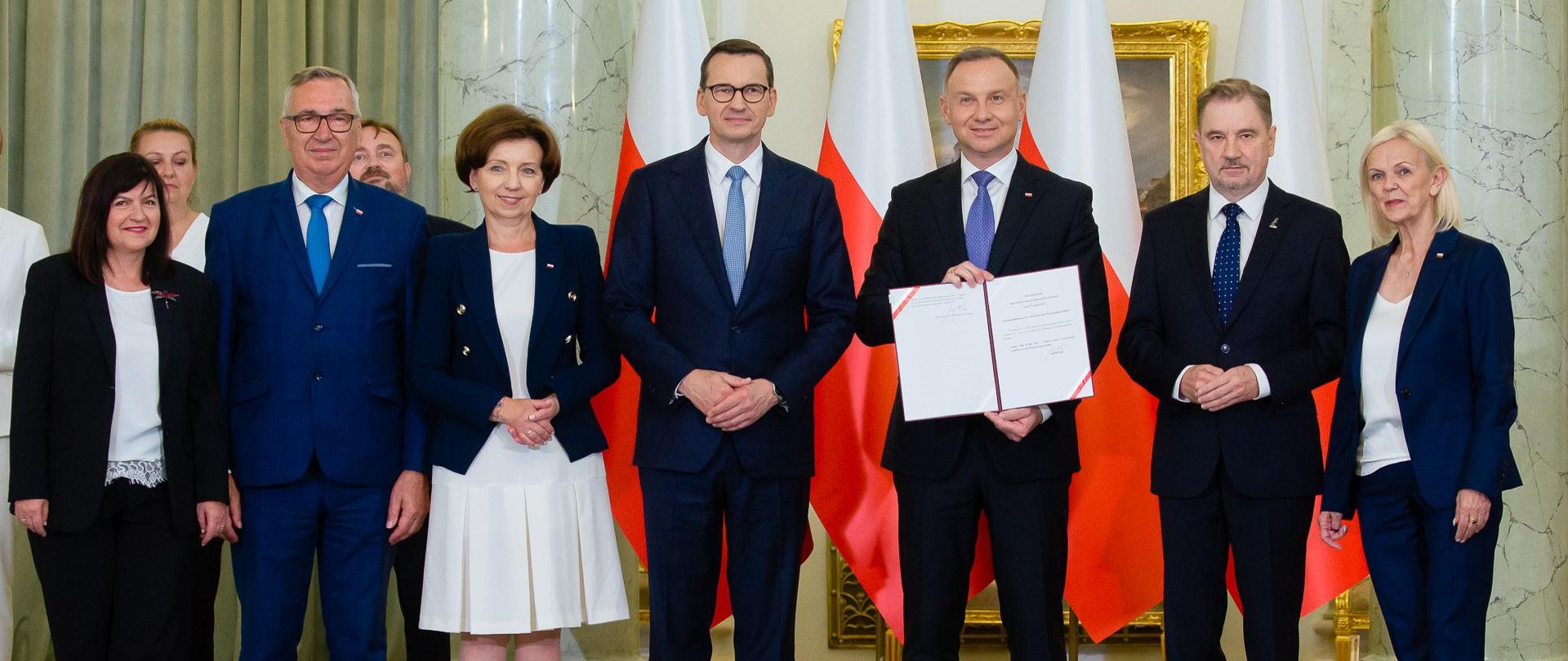 Premier Mateusz Morawiecki podczas uroczystości podpisania przez prezydenta ustawy o emeryturach pomostowych.