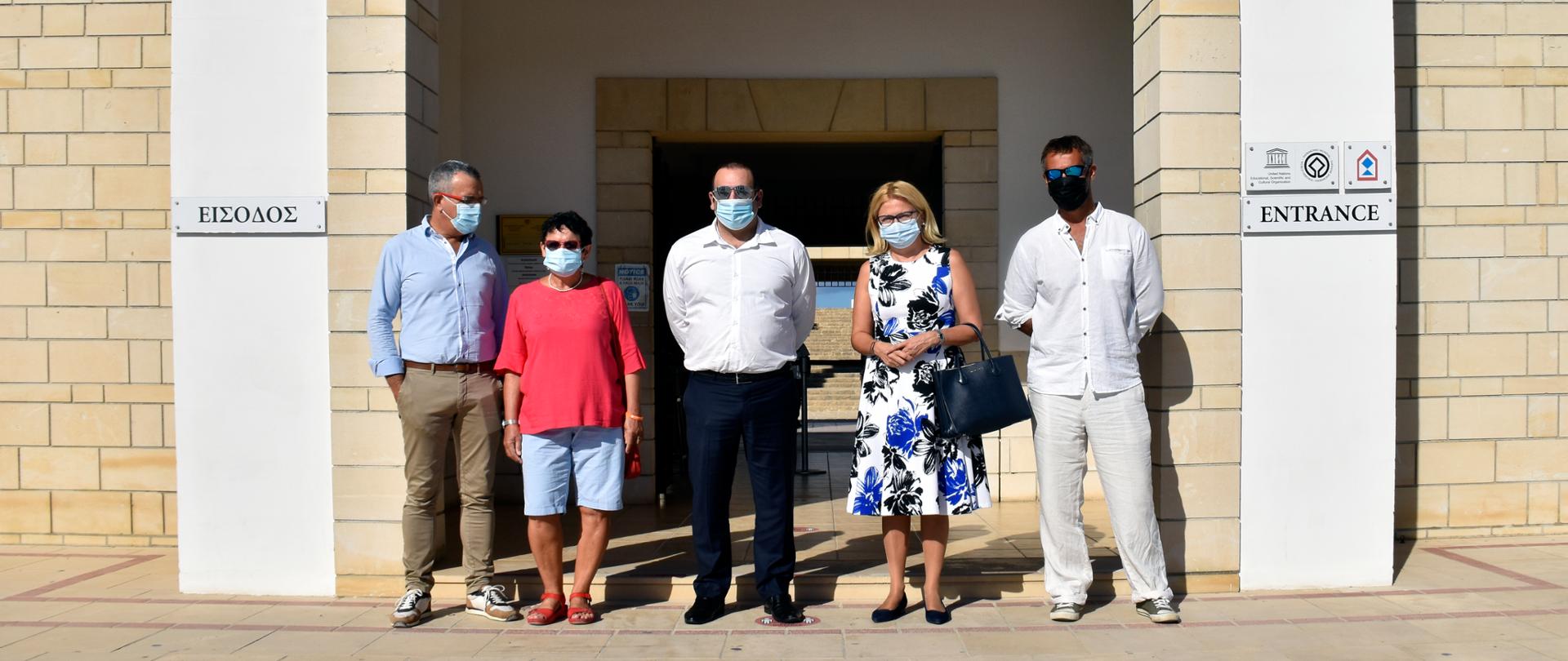 55 lat obecności polskiej misji archeologicznej na Cyprze, od lewej: Dr Stathis Raptou, Minister Yiannis Karousos , Prof. dr hab. Ewdoksia Papuci-Władyka, Ambasador RP na Cyprze Irena Lichnerowicz-Augustyn, Łukasz Miszk 
