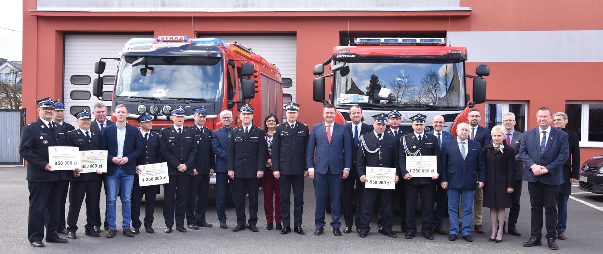 Wręczenie promes na zakup samochodów ratowniczo-gaśniczych