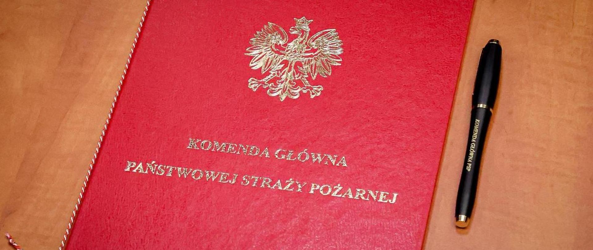 Teczka i pióro