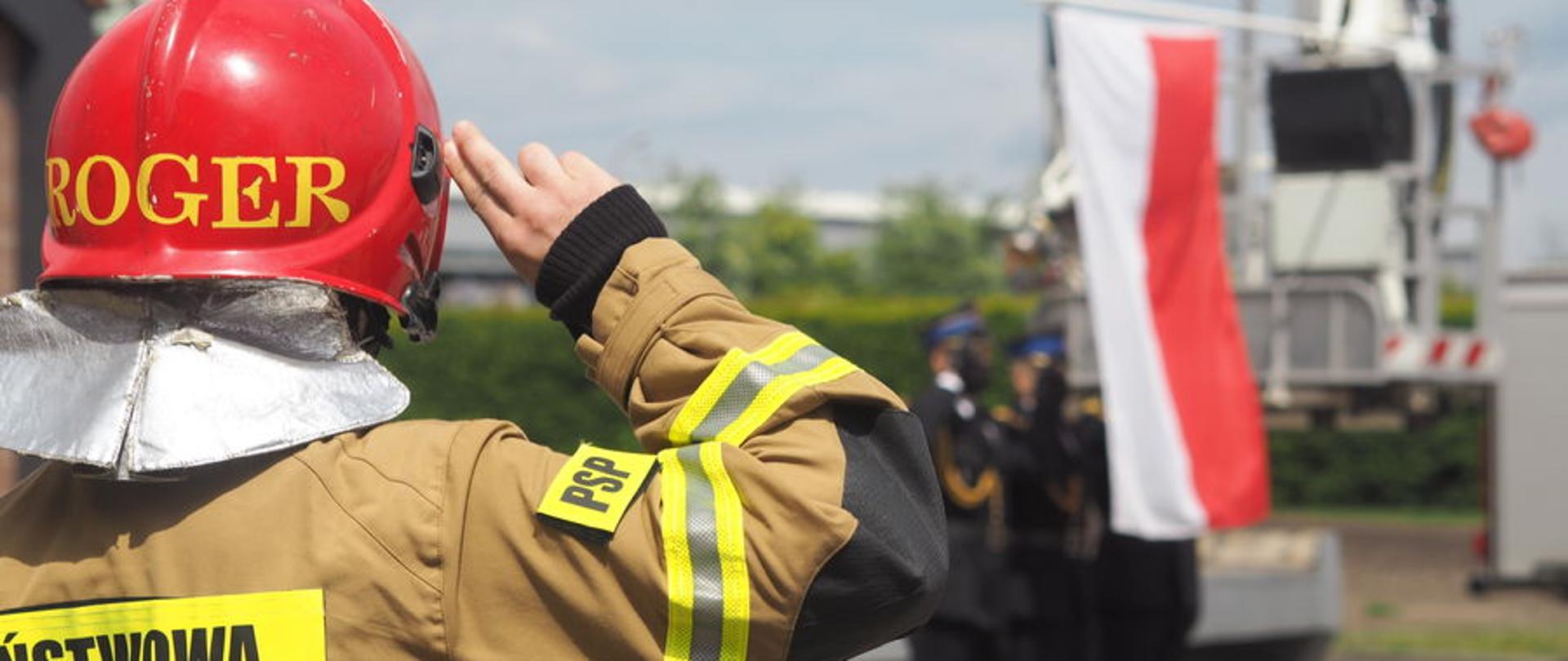 Podniesienie flagi państwowej