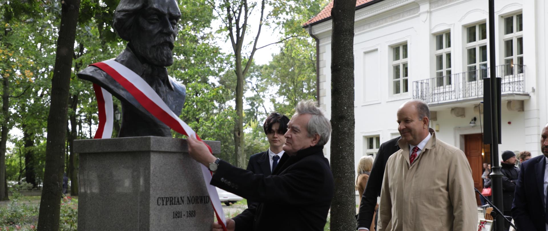 odsłonięcie popiersia