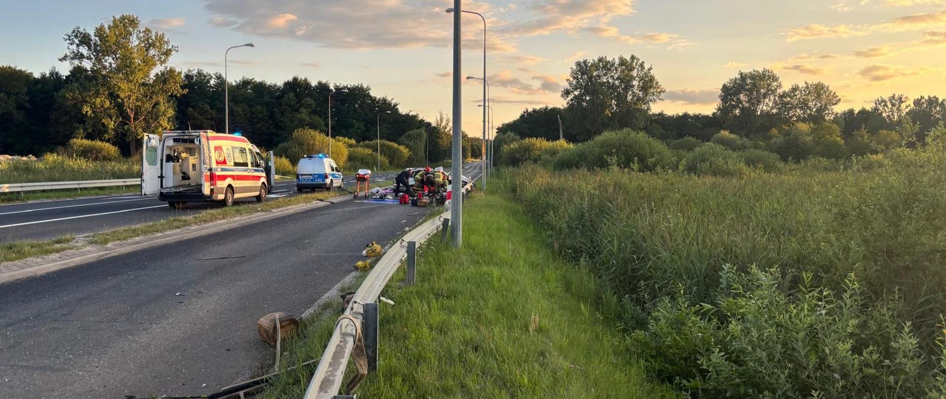 Służby w akcji, wypadek na drodze,