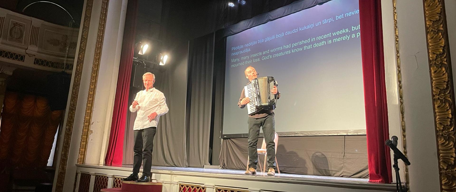 Teātra NN izrāde "Pasakas no vārtiem” Rīgā