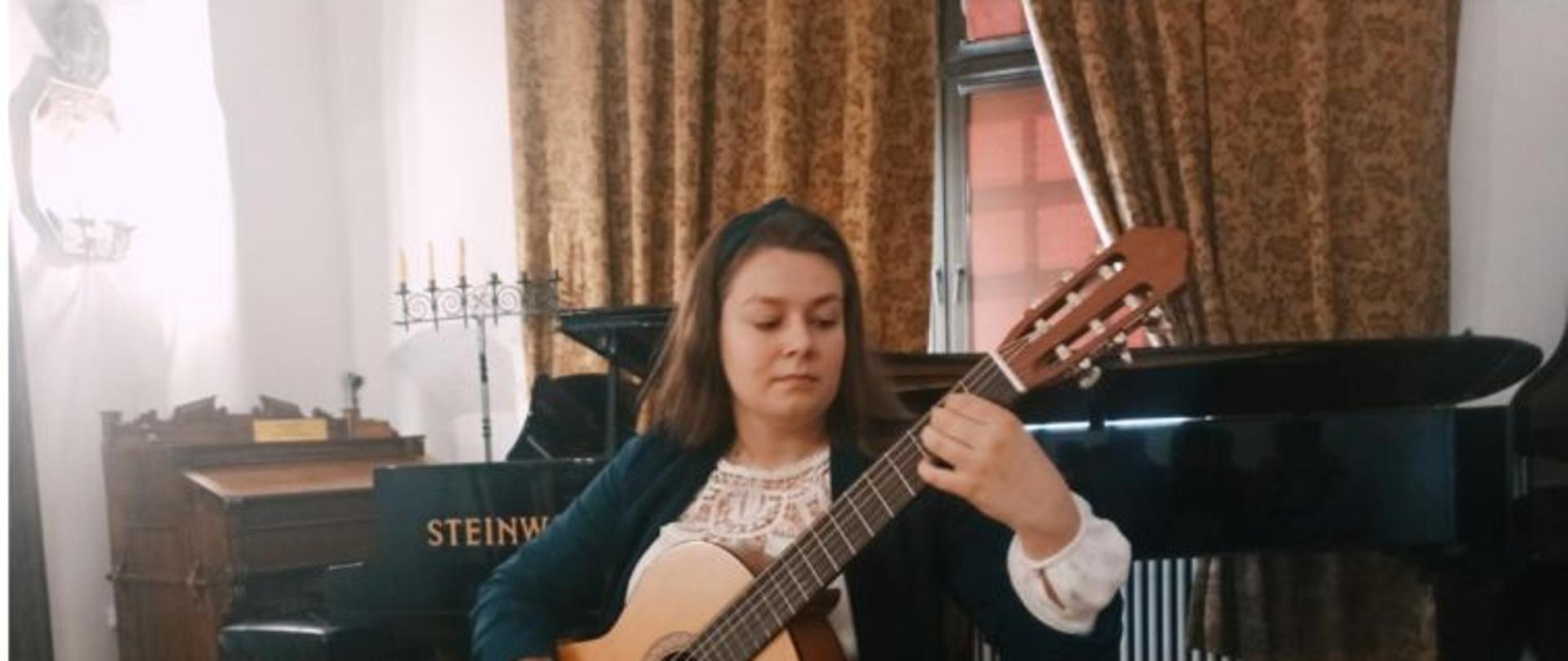 Zdjęcie z galerii - koncert Sekcji Smyczkowej i Gitary w Koncert w Zamku Książąt Pomorskich 14.05.2022