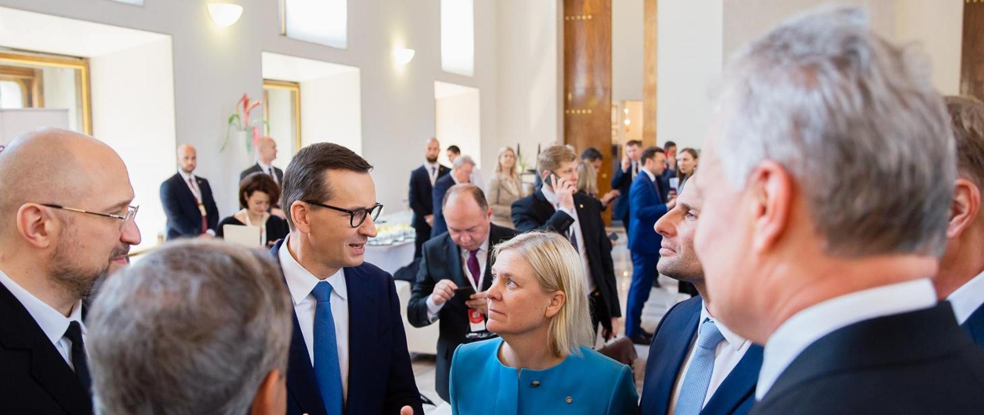 Udział Premiera Mateusza Morawieckiego w spotkaniu Europejskiej Wspólnoty Politycznej i nieformalnym szczycie Rady Europejskiej w Pradze