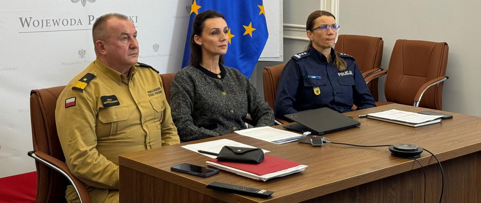 Odprawa w Rządowym Centrum Bezpieczeństwa. Z szefem Ministerstwa Spraw Wewnętrznych i Administracji Marcinem Kierwińskim, a także infrastruktury Dariuszem Klimczakiem rozmawiali wojewodowie i przedstawiciele służb podległych MSWiA