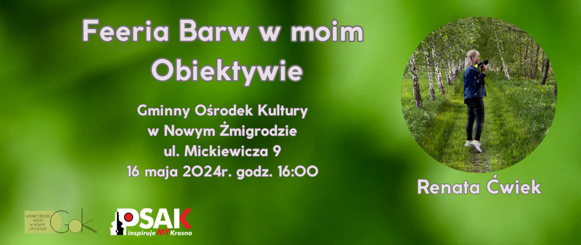 Plakat informujący o wystawie fotograficznej Renaty Ćwiek. Tło plakatu jest zielone. Na środku jest tytuł wystawy „Feeria barw w moim obiektywie”. Poniżej informacje o wystawie i logo GOK i PSAK. Po prawej stronie Zdjęcie słuchaczki idącej z aparatem fotograficznym. 