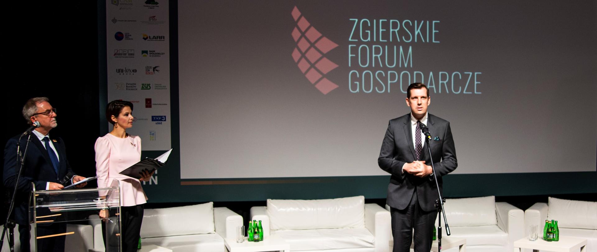 Wojewoda łódzki Tobiasz Bocheński przemawia w trakcie trwania uroczystości 