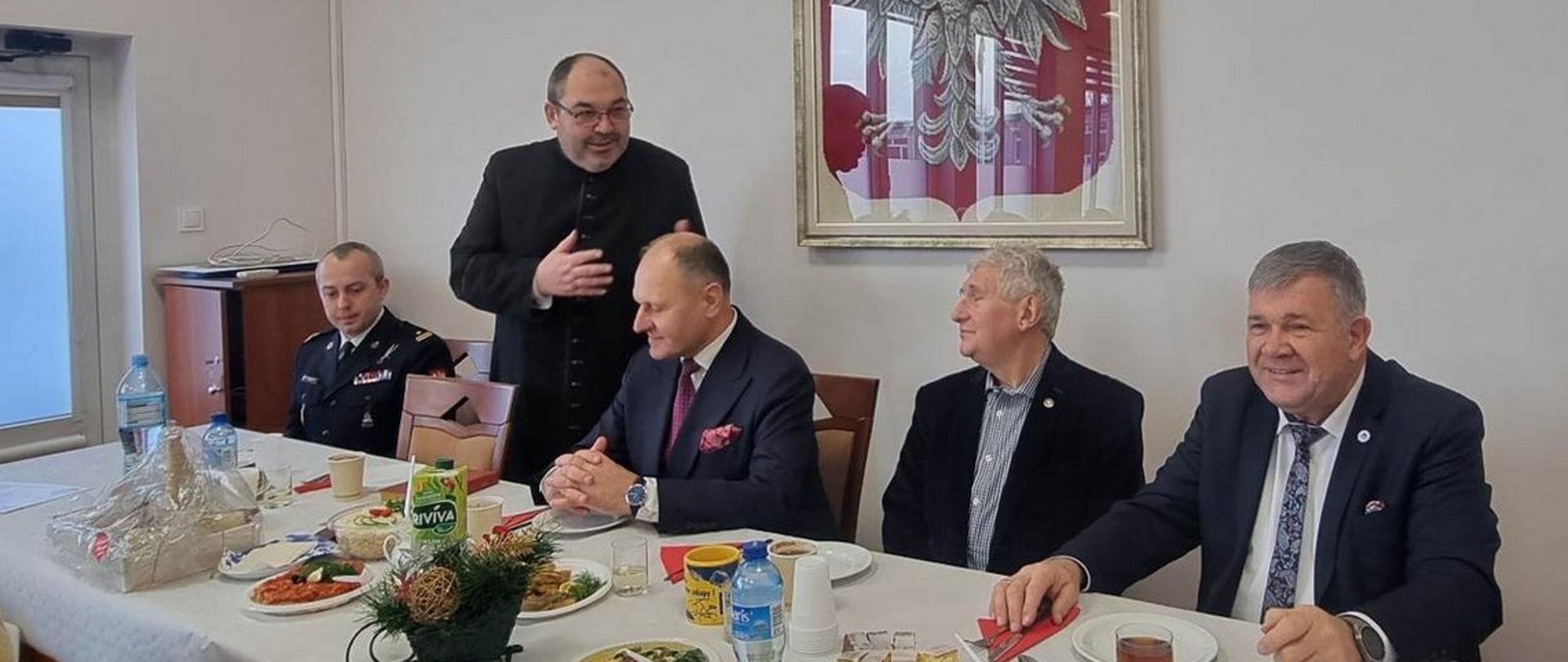 Zaproszeni goście na spotkanie wigilijne Koła Emerytów i Rencistów Pożarnictwa RP w Kartuzach