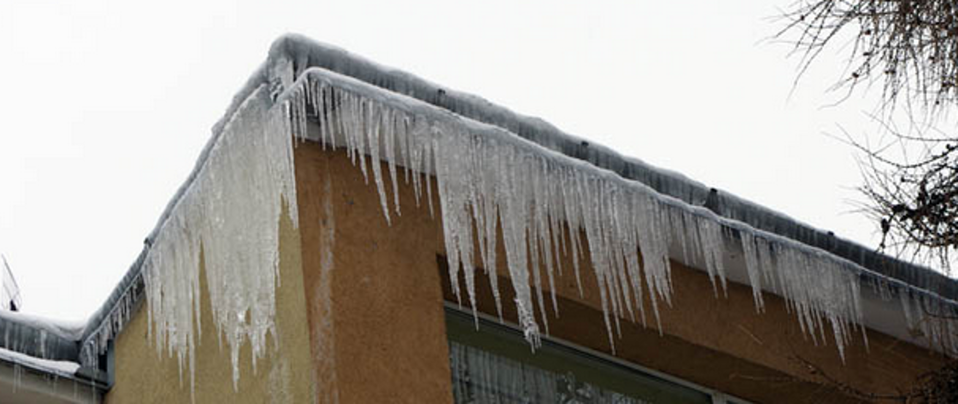 Obowiązek odśnieżania dachów