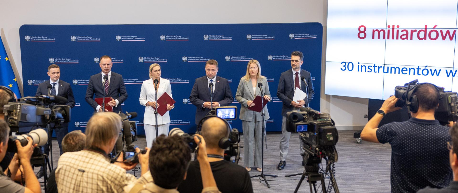 Rząd zaangażował 8 mld zł na pomoc poszkodowanym i odbudowę po powodzi 