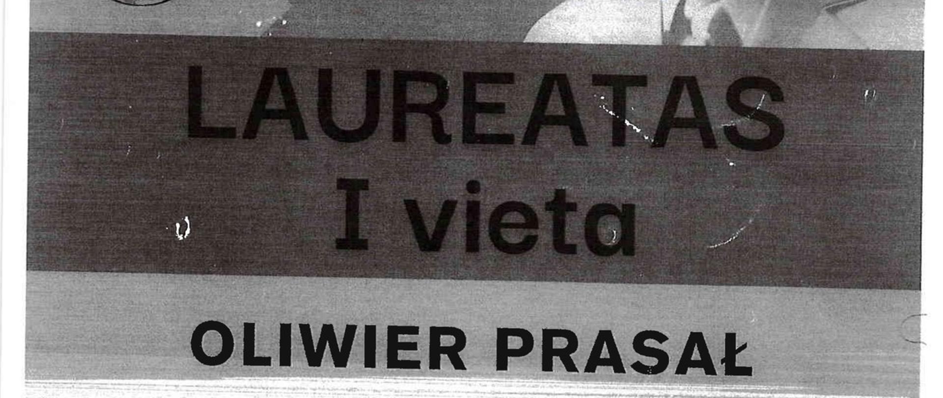 czarno-biały, geometryczne wzory, zdjęcie akordeonisty V Tarptautinis Vaclovo Furmanavičiaus jaunųjų akordeonistų konkursas-festivalis, Laureatas I vieta, Oliwier Prasał, Państwowa Szkoła Muzyczna I st. im. Emila Młynarskiego w Augustowie, 25-26 października 2024
