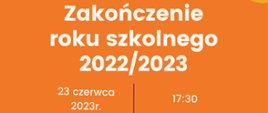 Na pomarańczowym tle białymi literami informacja o zakończeniu roku szkolnego