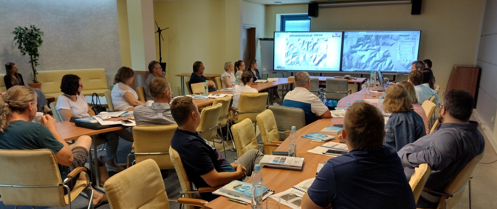 zdjęcie przedstawia uczestników warsztatów