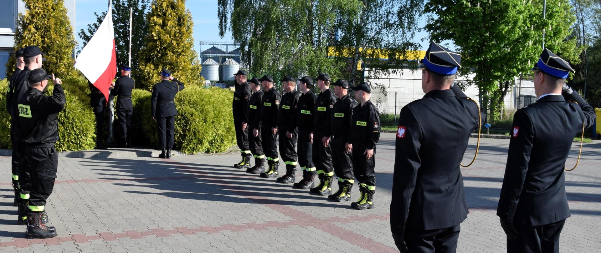 Dzień Flagi Rzeczypospolitej Polskiej- uroczyste podniesienie flagi