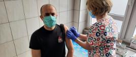 Szczepienie przeciw Covid 19 funkcjonariusza PSP