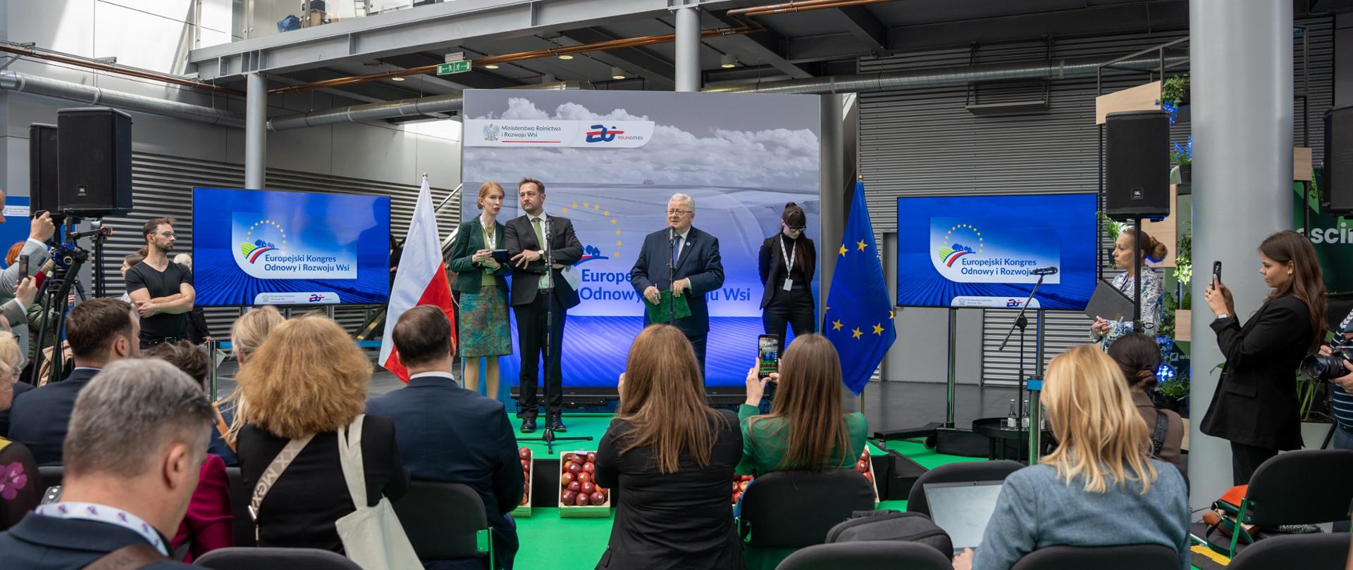 Minister Czesław Siekierski and Christophe Hansen, EU Commissioner for Agriculture and Food during the Congress