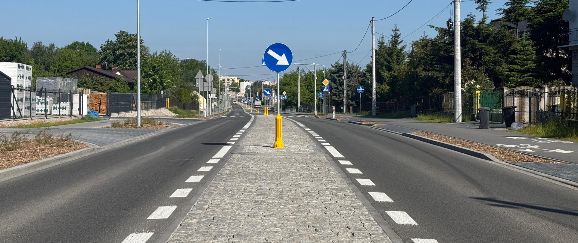 DK48-Kozienice, przebieg drogi przez miasto z nową nawierzchnią i oznakowaniem