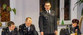 Przemawia st. bryg. Tomasz Ostrowski - zastępca Warmińsko-Mazurskiego Komendanta Wojewódzkiego PSP
