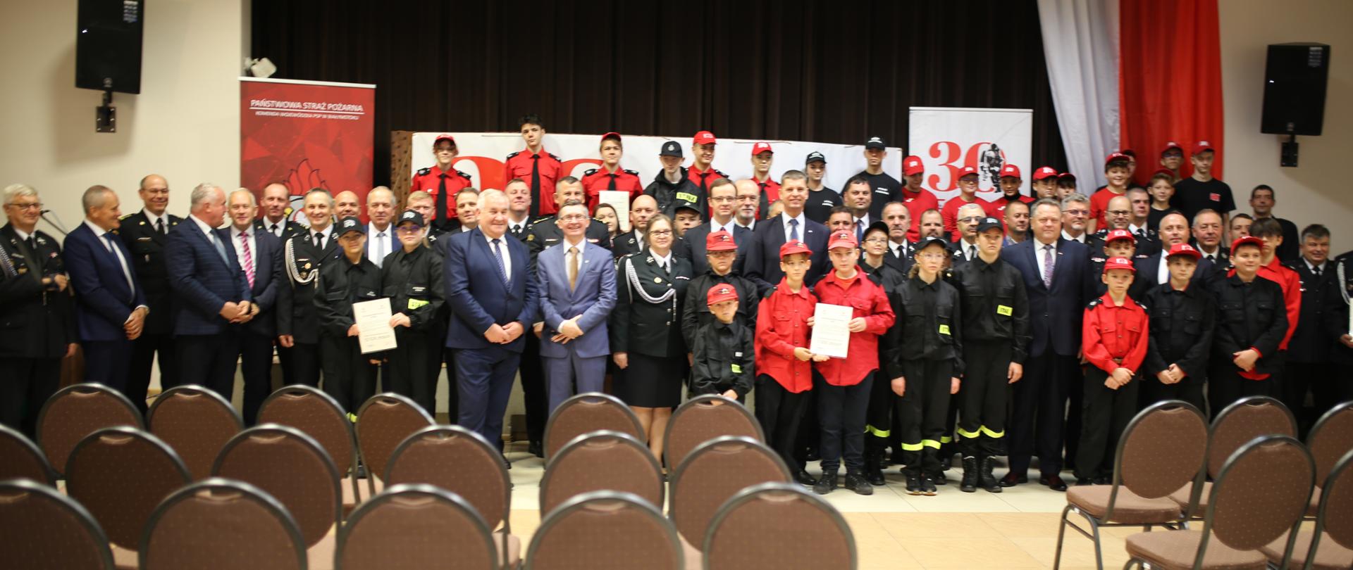 Przekazanie promesów dla Młodzieżowych Drużyn Pożarniczych.