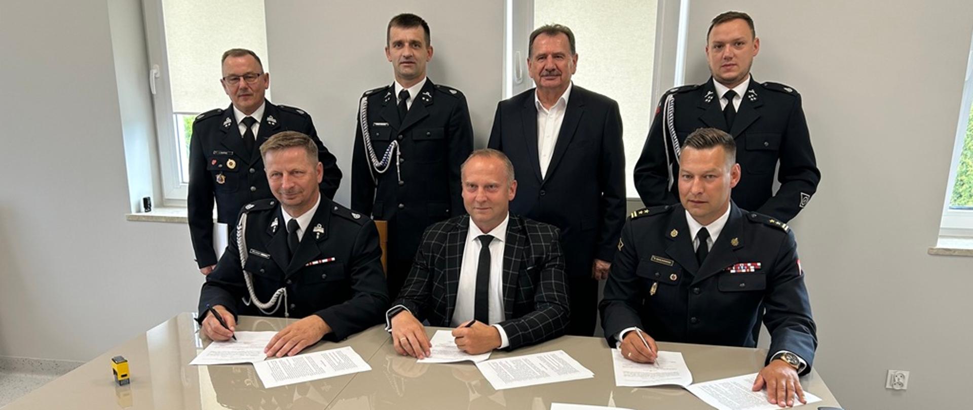 Podpisanie porozumień dotyczących włączenia jednostek Ochotniczych Straży Pożarnych z terenu powiatu nowomiejskiego do KSRG