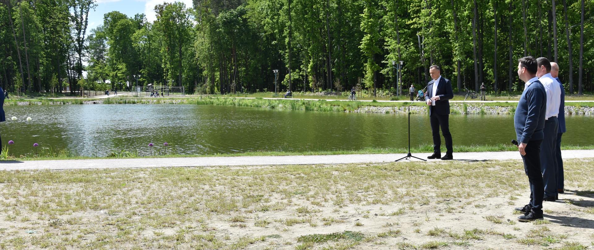 Inauguracja programu "Moja Woda" z udziałem Prezydenta Andrzeja Dudy w Sulejówku. Celem programu jest dofinansowanie przydomowych zbiorników retencyjnych