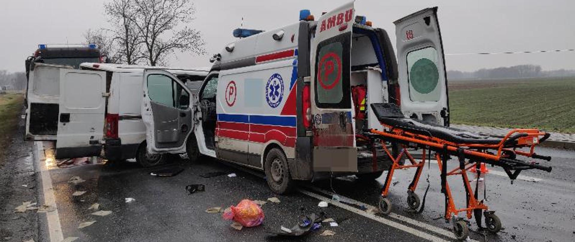 Zderzenie ambulansu z samochodem dostawczym na DK46 - Strobice.
