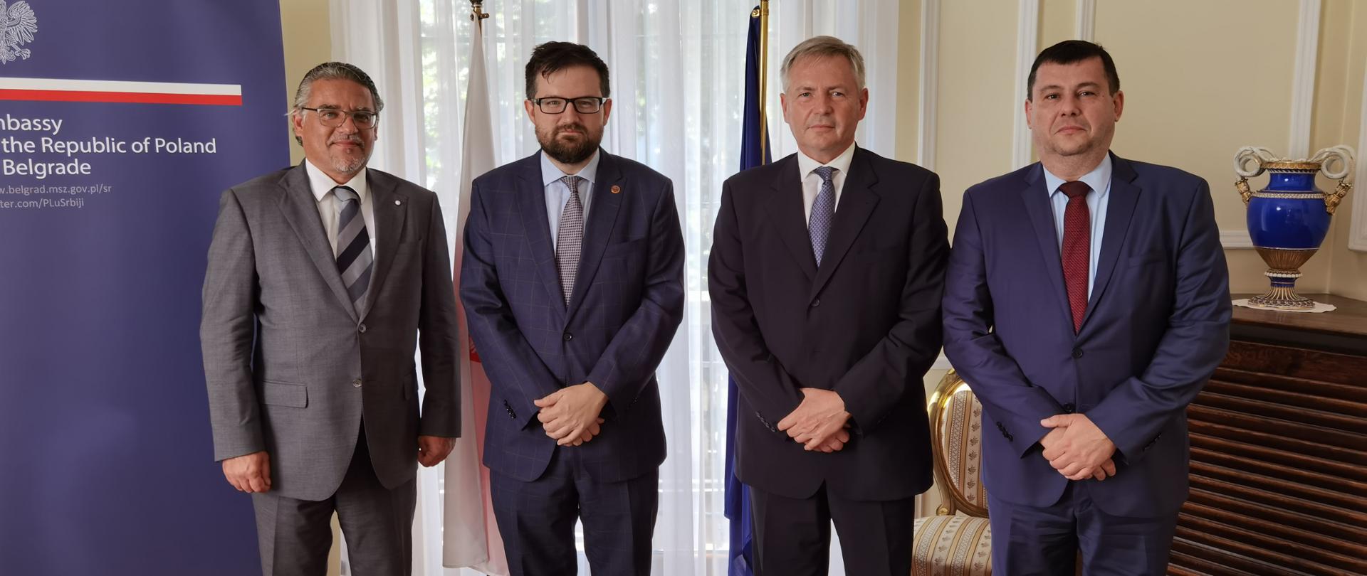 Sastanak poljskog ambasadora u Beogradu sa šefovima ambasada Mađarske, Češke i Slovačke bio je posvećen saradnji ambasada V4 u Beogradu u kontekstu poljskog predsedavanja i 30. godišnjice potpisivanja Višegradske deklaracije koju ćemo dogodine obeležiti.
