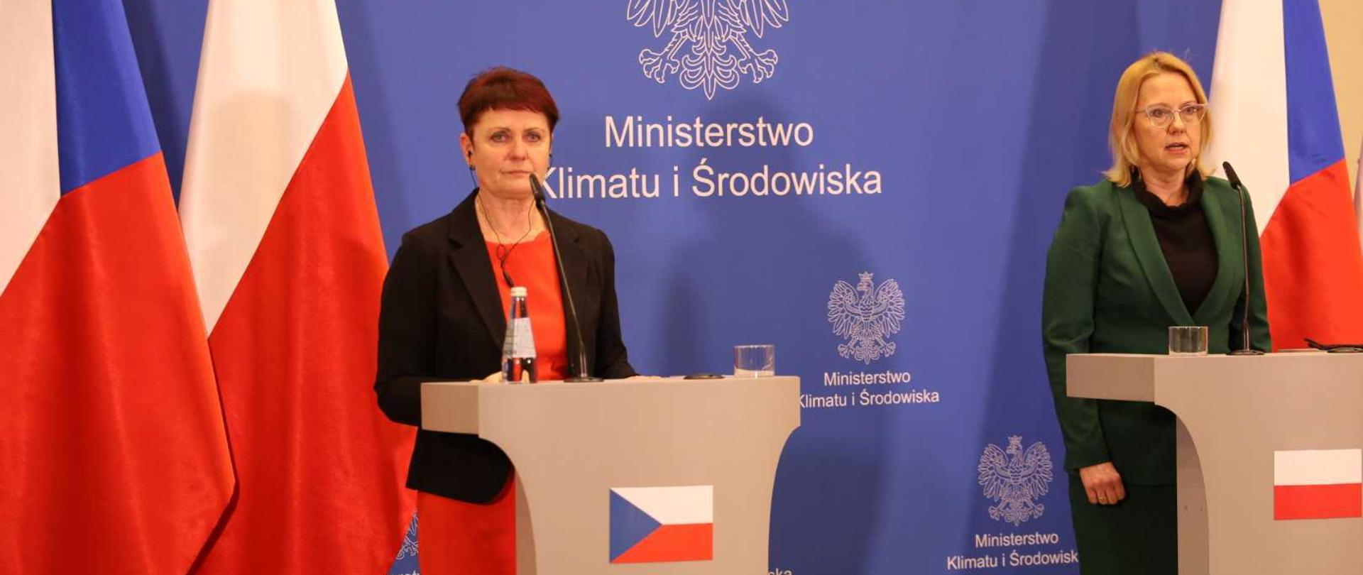 Minister Anna Moskwa i minister Anna Hubáčková podczas briefingu w Warszawie