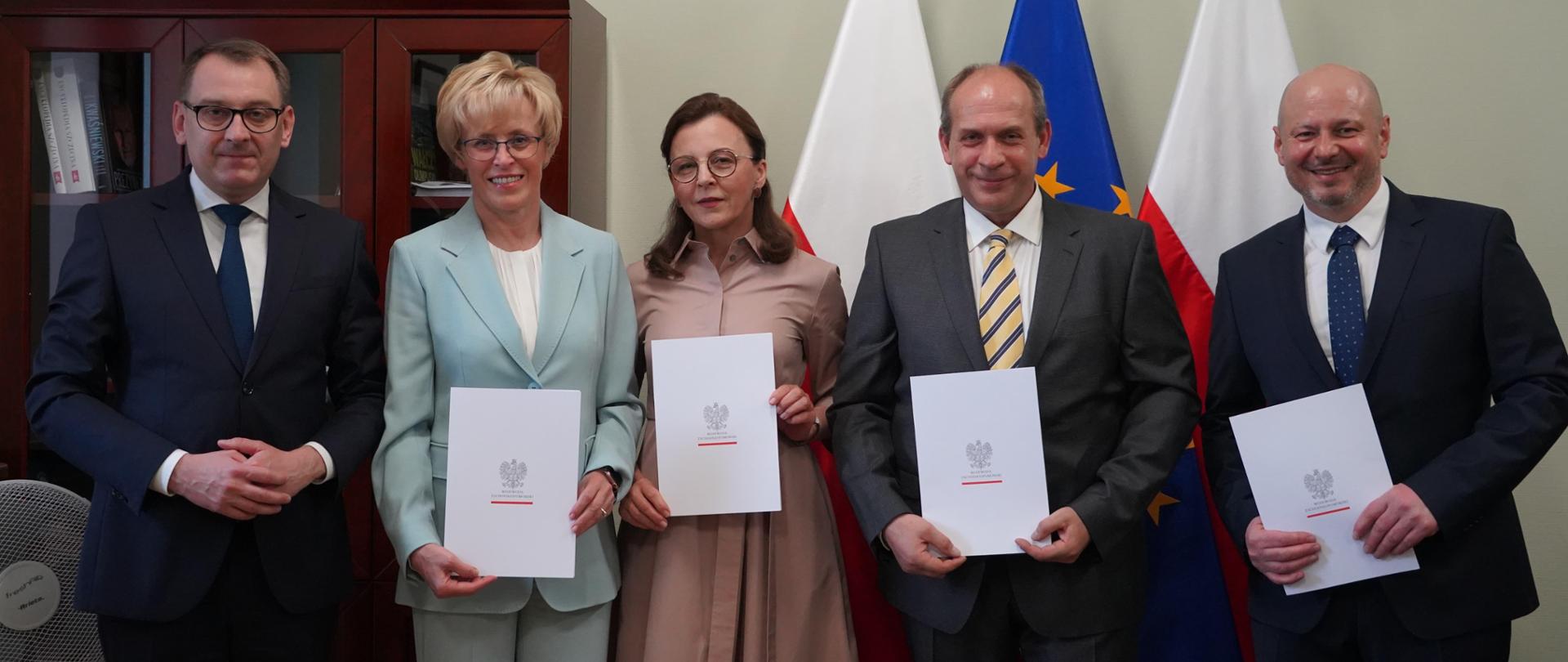 wicewojewoda i nowo powołani konsultanci wojewódzcy