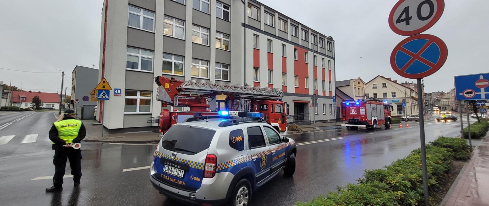 Na zdjęciu strażacy podczas ćwiczeń