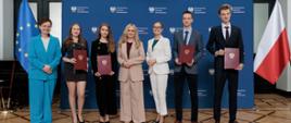zdjęcia z przyznania stypendiów studentom medycyny