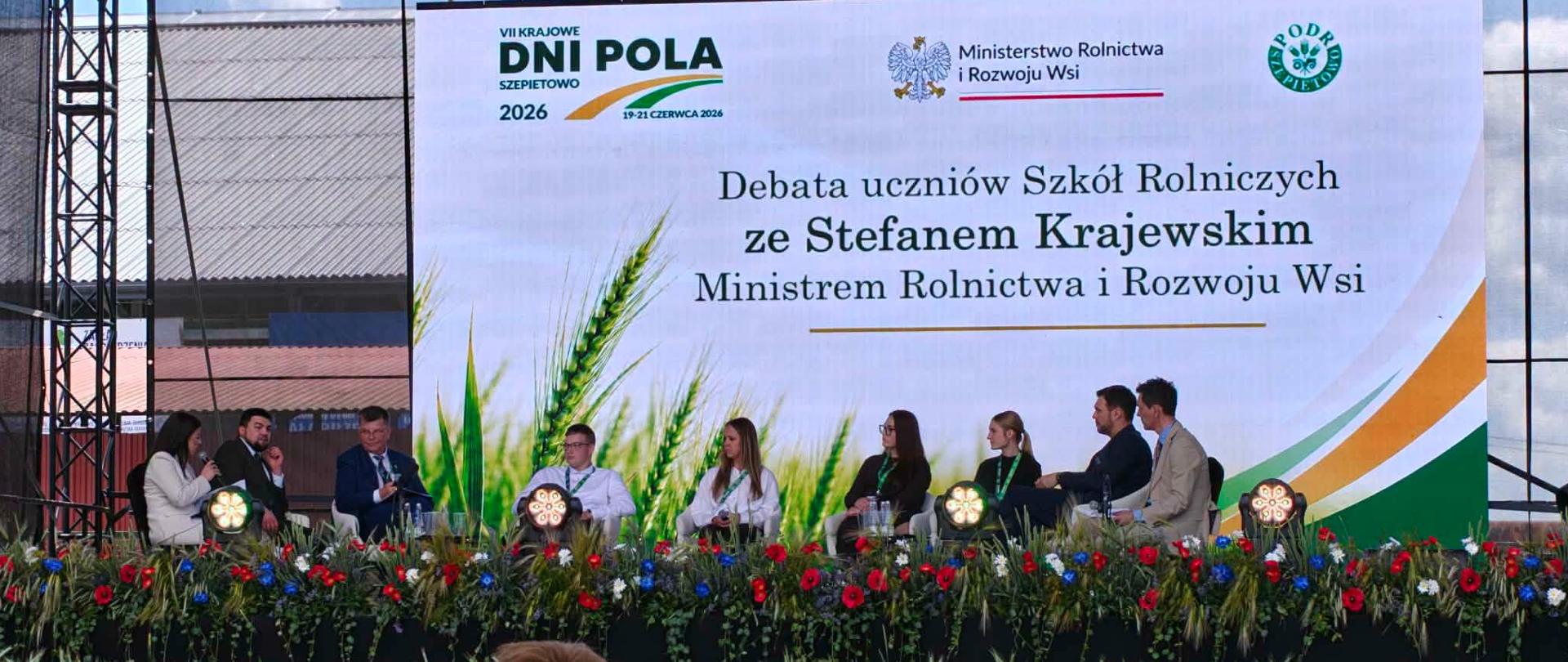 Uczniowie ZSCKR w Mieczysławowie podczas debaty w ramach VII Krajowych Dni Pola w Szepietowie