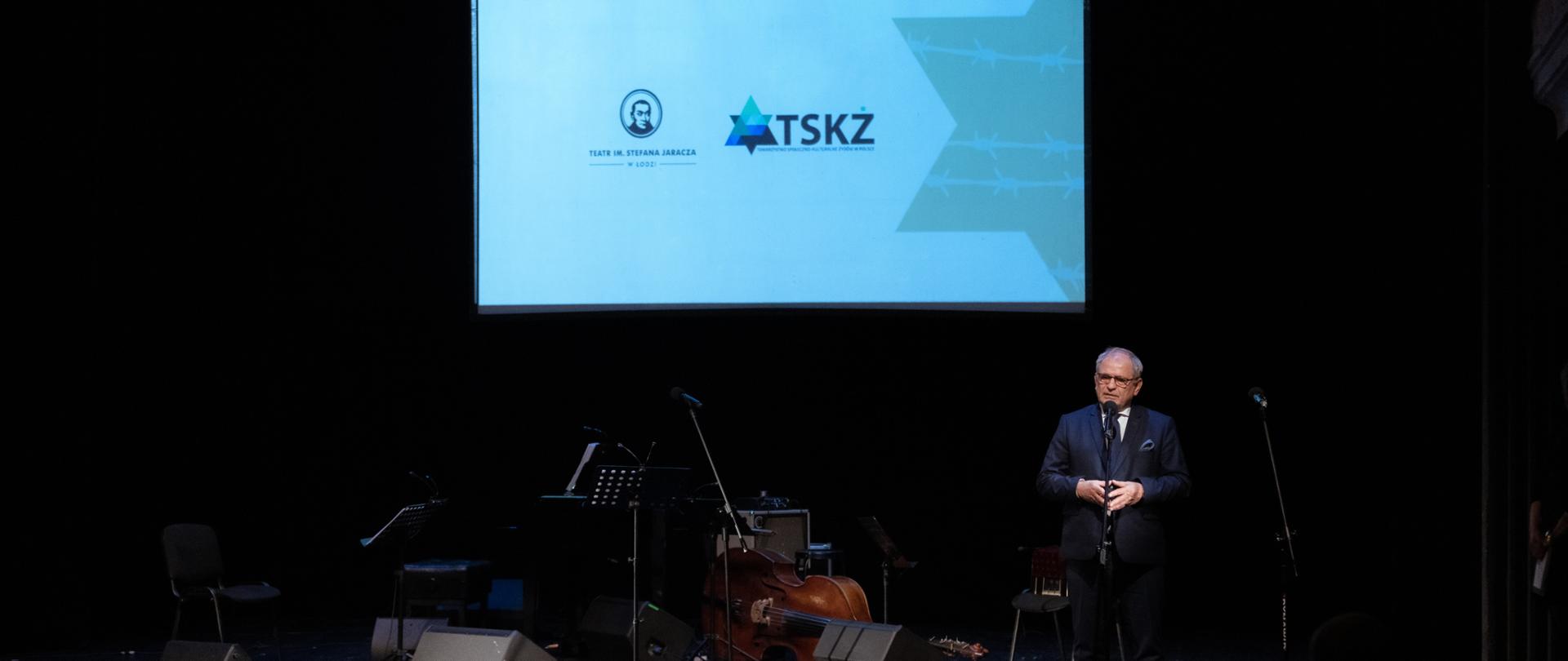 I wicewojewoda łódzki Marek Mazur przemawia do publiczności 