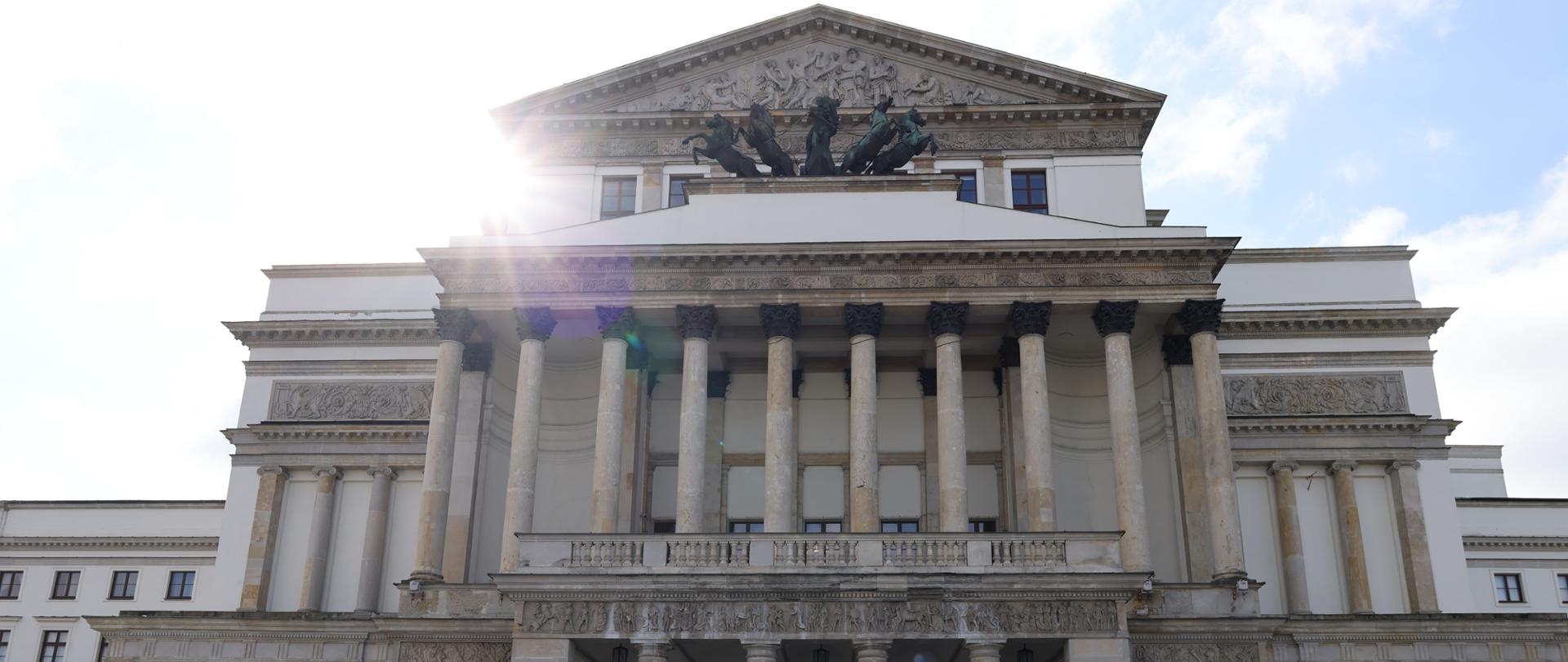 Warszawa, 09.04.2026. Siedziba Teatru Wielkiego - Opery Narodowej w Warszawie, 9 bm. Planowana jest modernizacja Teatru Wielkiego - Opery Narodowej. Projekt Opera Nowych Mo¿liwoci, dofinansowany w ramach programu FEnIKS, bêdzie realizowany w latach 2026-2029. (sko) PAP/Albert Zawada