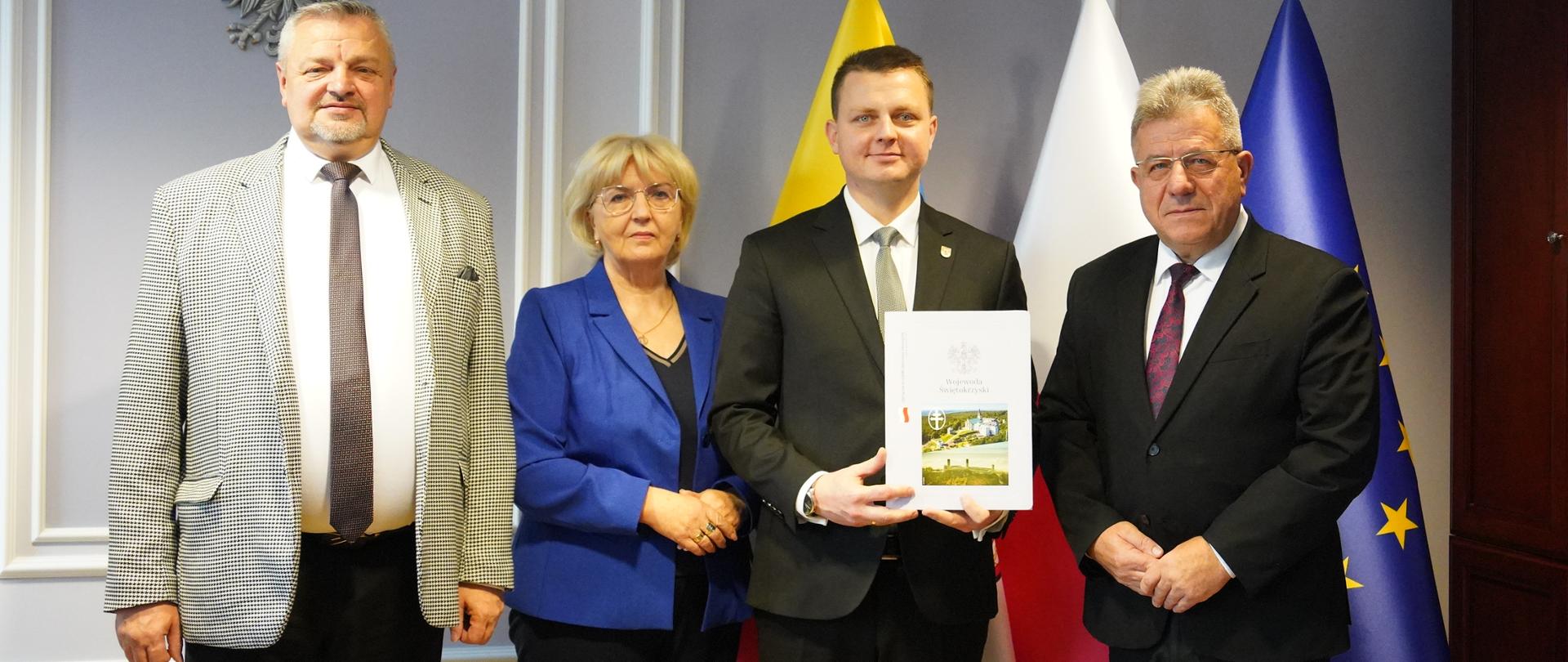 Podpisanie umów z samorządami.