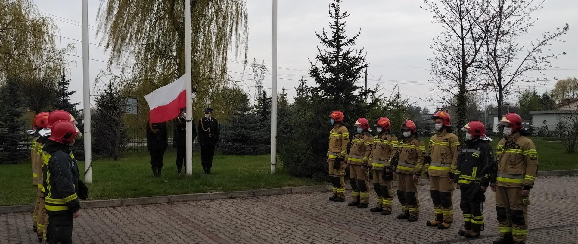 Uroczyste podniesienie Flagi Państwowej