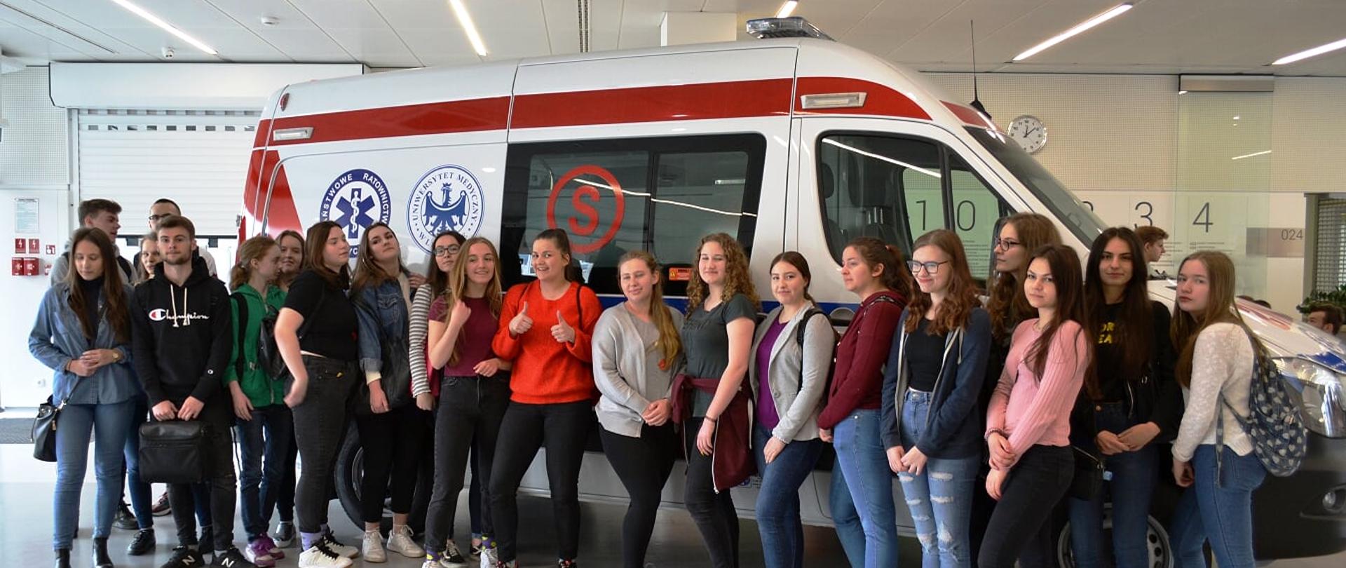 Na zaproszenie Ministerstwa Zdrowia uczniowie z 10 szkół średnich zobaczyli z bliska Centra Symulacji Medycznej 