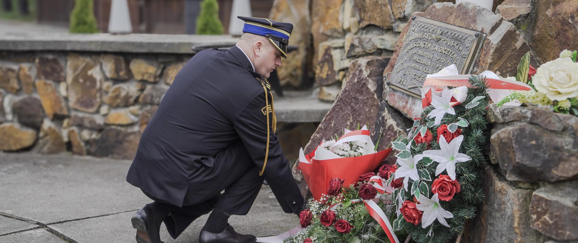 Złożenie Kwiatów pod pomnikiem Żołnierzy Walczących za Ojczyznę z Okazji Dnia Żołnierzy Wyklętych