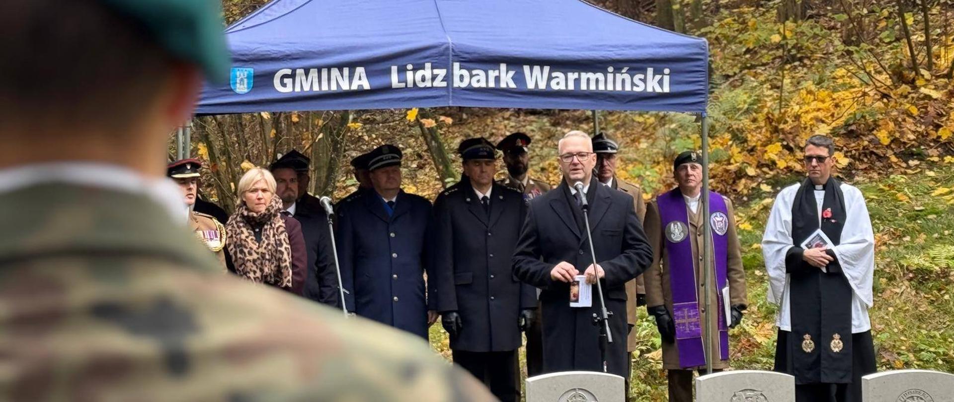Wojewoda Radosław Król oddaje hołd żołnierzom Wspólnoty Brytyjskiej