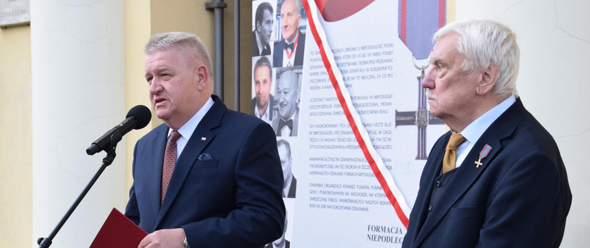 „Bohaterowie naszej niepodległości” – wystawa w podcieniach Mazowieckiego Urzędu Wojewódzkiego