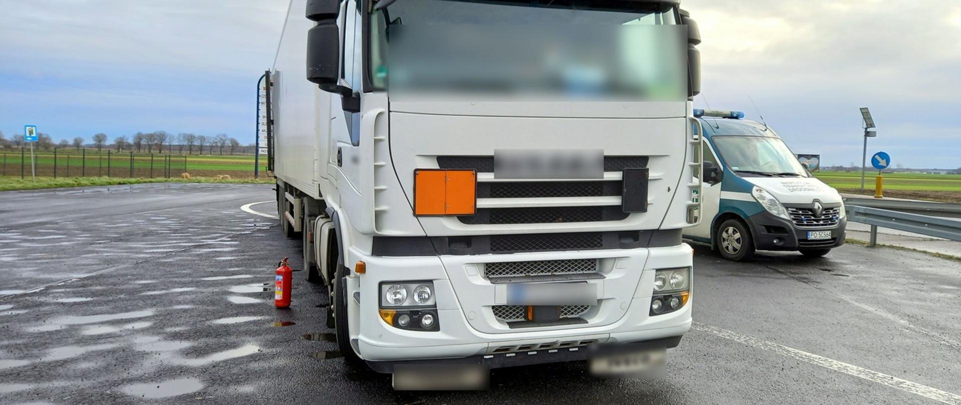 Pojazdy przewożące materiały niebezpieczne nie miały odpowiedniej ilości środka gaśniczego