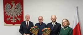 Główny Geodeta Kraju Andrzej Żylis i Naczelnik Wydziału Orzecznictwa Administracyjnego i Konserwatorskiego MKiDN Katarzyna Dutkowska z nagrodzonymi Mariuszem Meusem i Patrykiem Charydczakiem 