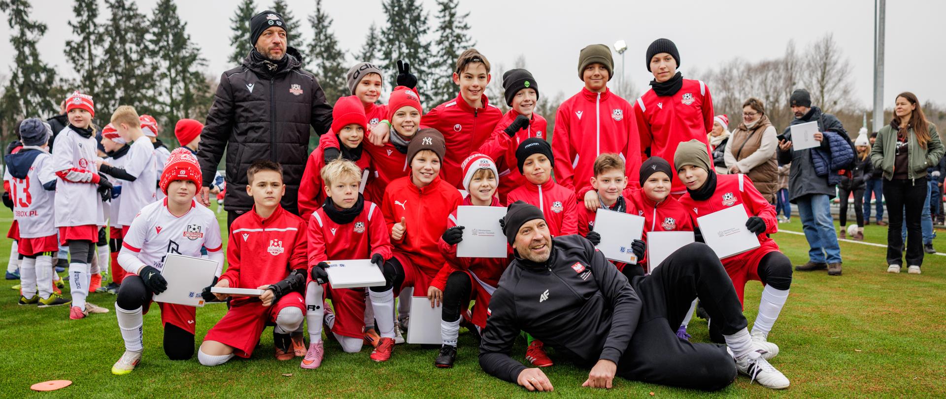 Minister sportu i turystyki Jakub Rutnicki wziął udział w otwarciu nowego Orlika w Obornikach.