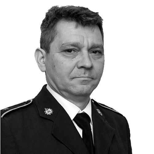 Aspirant w stanie spoczynku Piotr Troska w mundurze wyjściowym