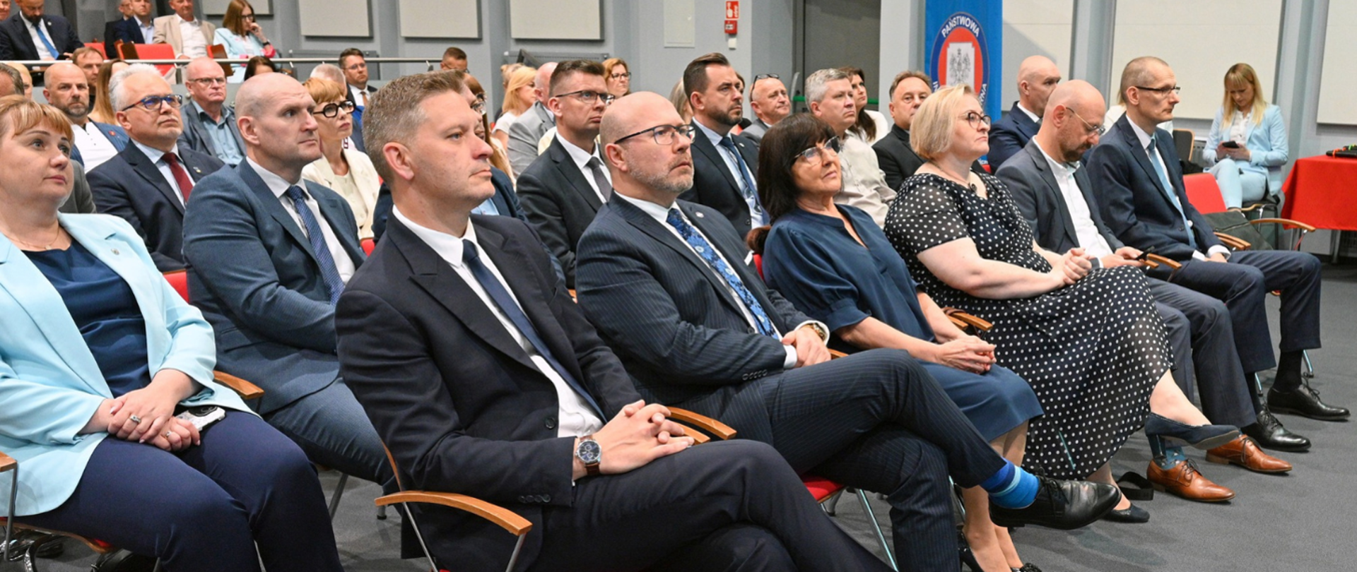 Sala Konferencyjna im. Bydgoskiego Marca 1981 roku w Kujawsko-Pomorskim Urzędzie Wojewódzkim wypełniona odbiorcami konferencji naukowo-szkoleniowej „Prawda o szczepieniach od A do Z”