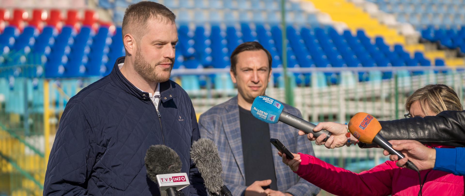 Olsztyn_Minister_Cieszynski_na_stadionie_stomilu_olsztyn