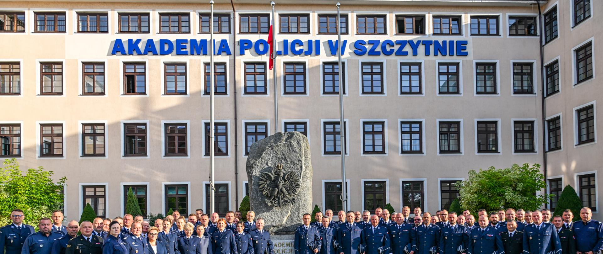 Zakończenie studiów komendanci