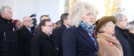 Uroczysta odprawa wart połączona z Niepodległościowym Apelem Pamięci z okazji Święta Niepodległości. W wydarzeniu uczestniczą m.in. (od lewej) Minister Marek Suski, Szef Gabinetu Politycznego Prezesa Rady Ministrów, Wojewoda Mazowiecki Zdzisław Sipiera, Minister Spraw Wewnętrznych i Administracji Mariusz Kamiński, Wicemarszałek Senatu Maria Koc. Fot. MSWiA.
